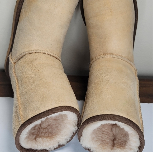UGG CLASSIC SHORT SERAPE CREAM BOOTS Women Size 7 - Picture 7 of 8